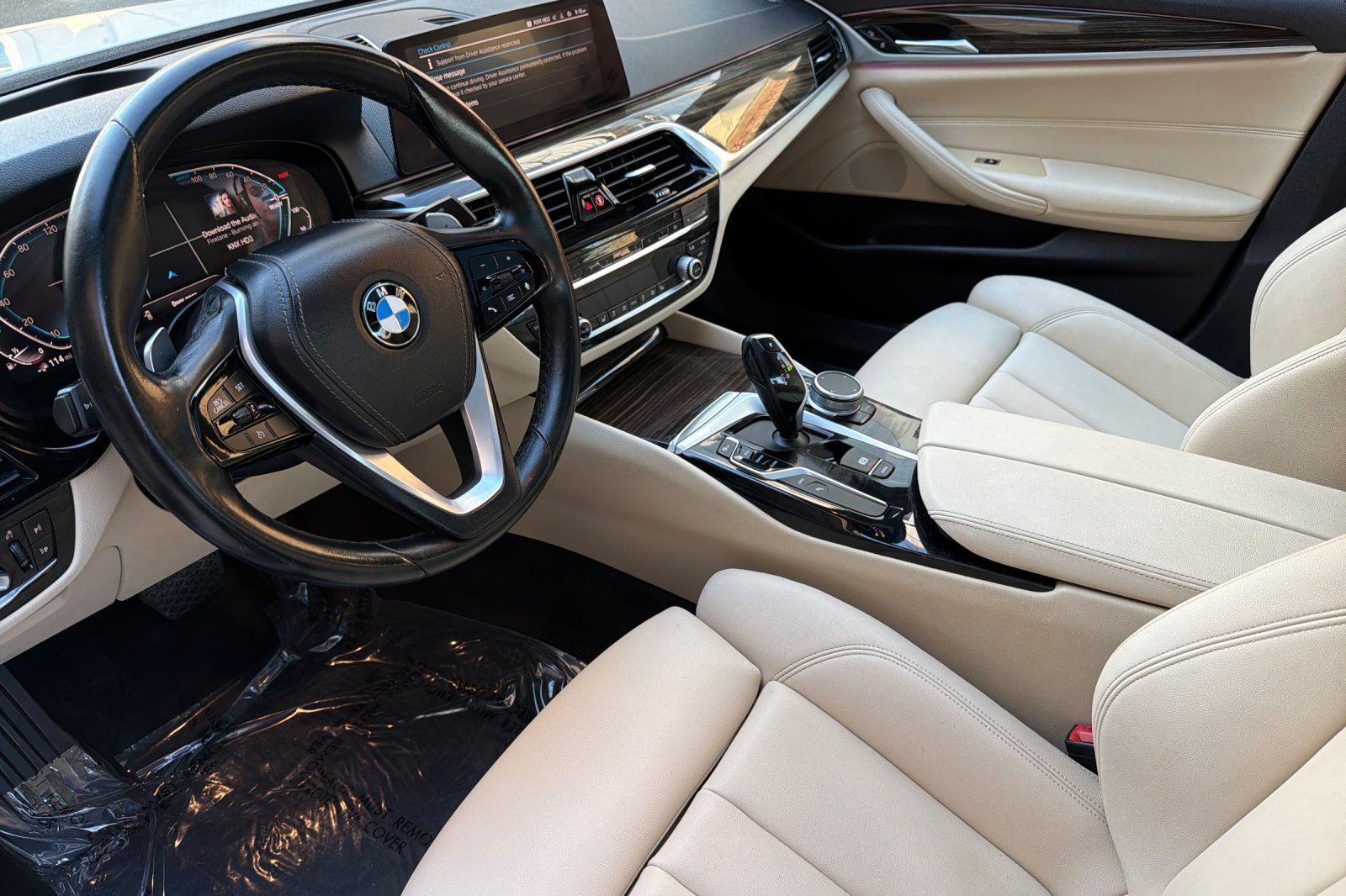 Used 2020 BMW 530e w/ Premium Package RWD image 10