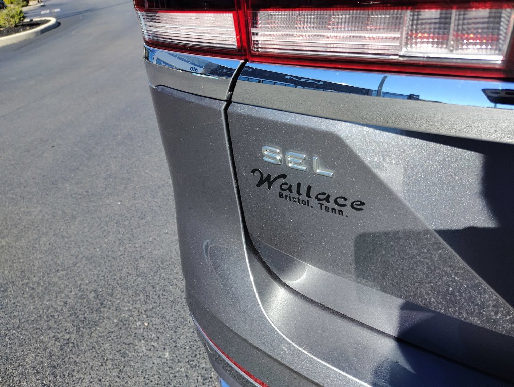 Used 2024 Volkswagen Atlas SEL Premium R-Line AWD/4WD image 7