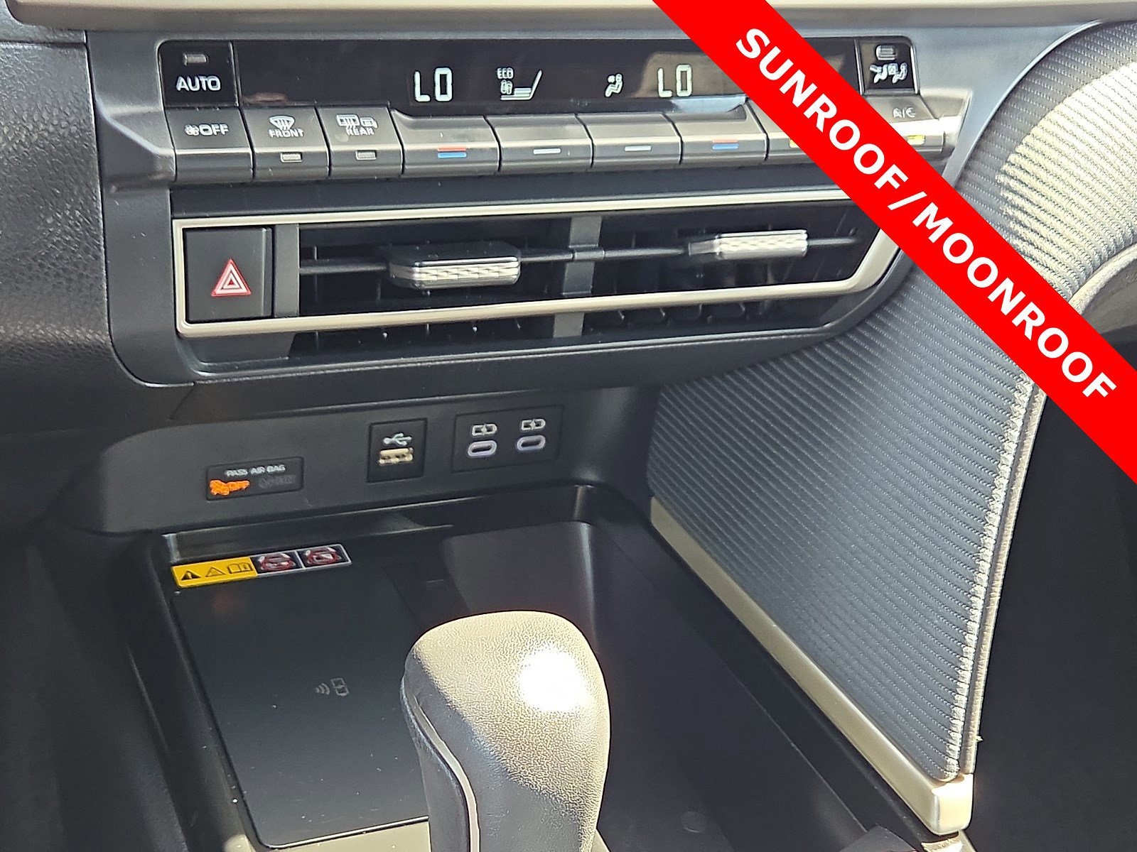 Used 2025 Toyota Camry SE w/ Convenience Package image 19