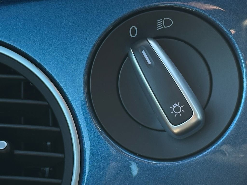 Used 2019 Volkswagen Beetle 2.0T S image 17