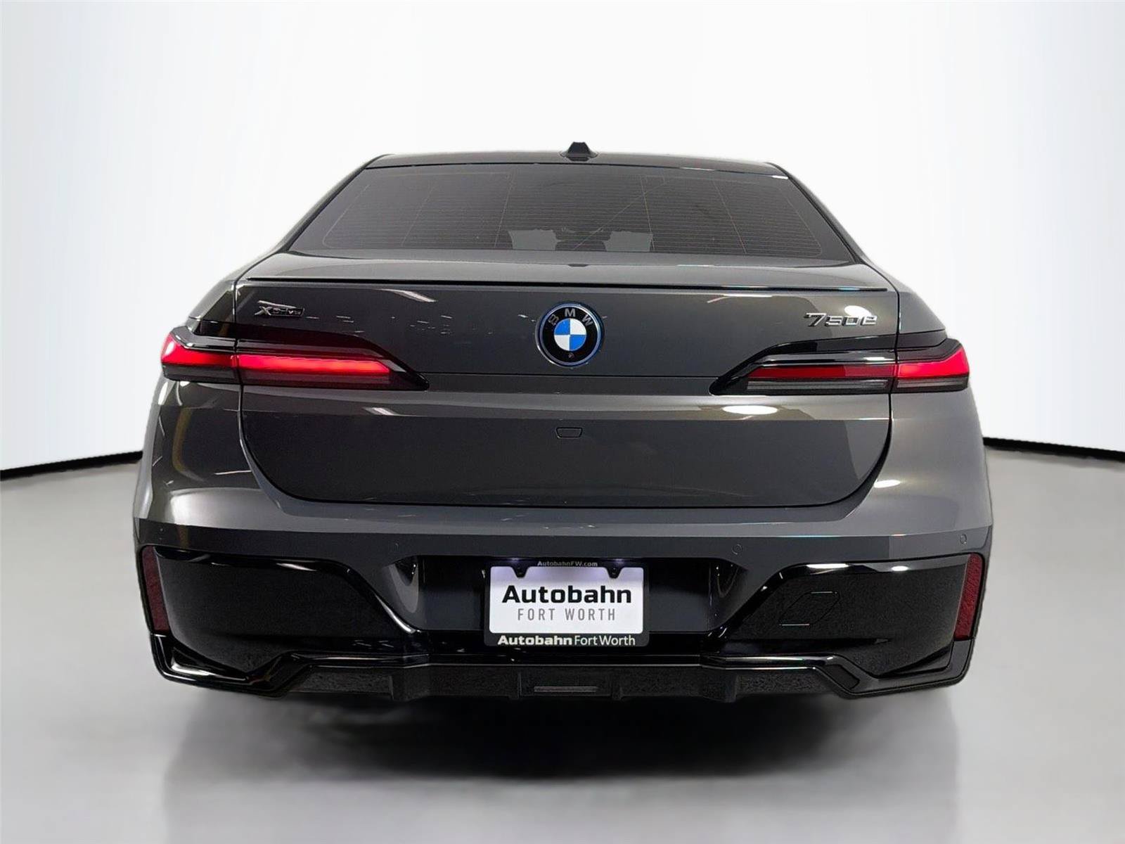 New 2026 BMW 750e xDrive AWD/4WD image 11