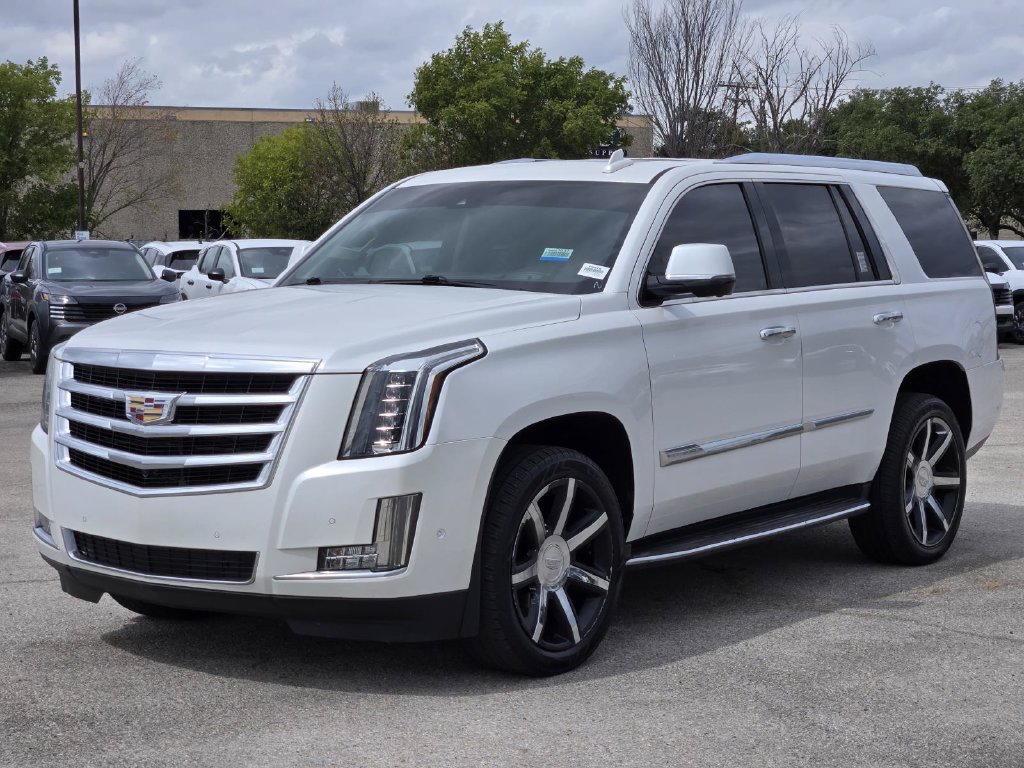 Used 2017 Cadillac Escalade Luxury AWD/4WD image 3