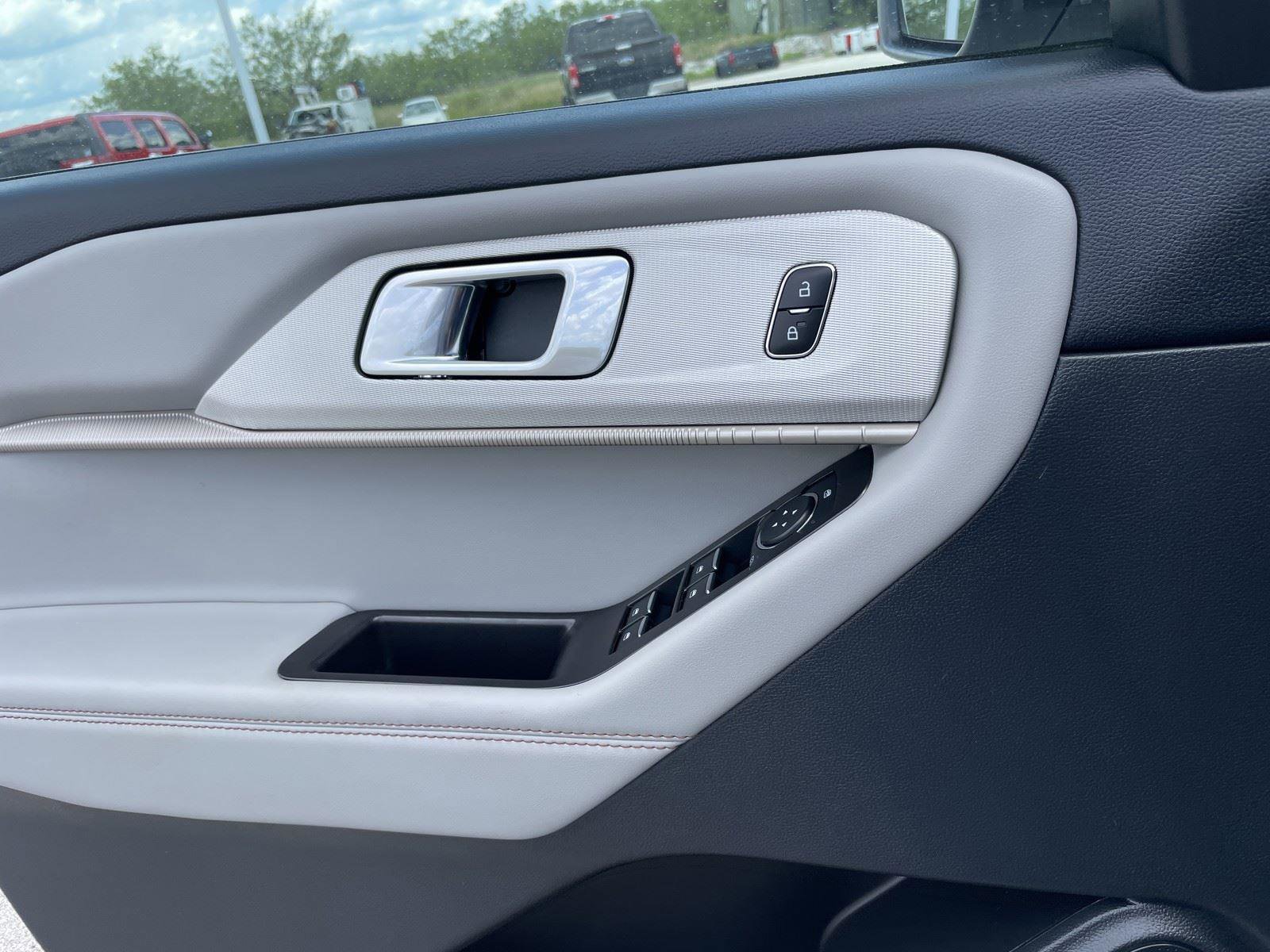 Used 2013 Ford Taurus SEL FWD image 21