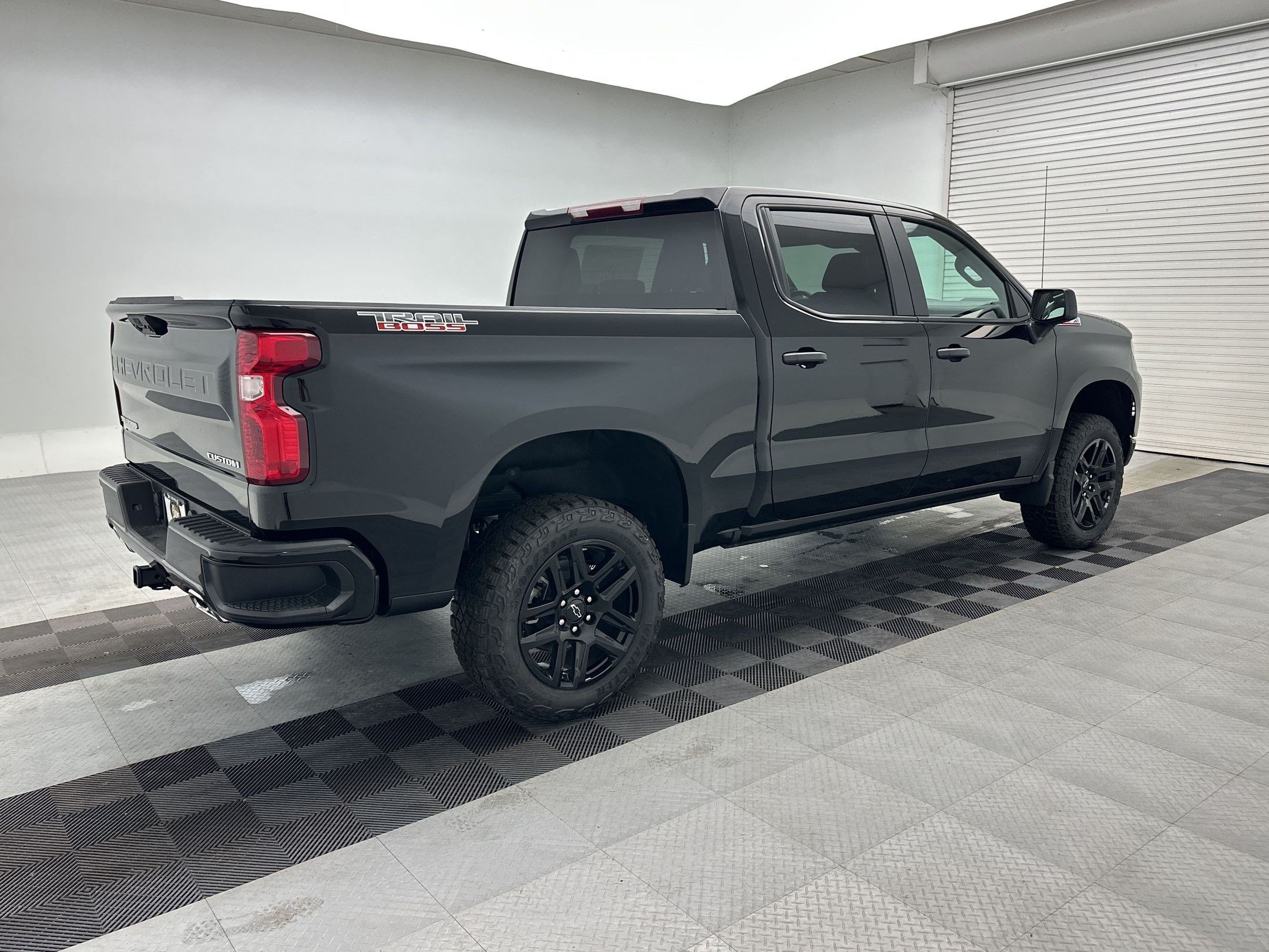 New 2026 Chevrolet Silverado 1500 Custom Trail Boss w/ LPO, Dark Essentials Package AWD/4WD image 9