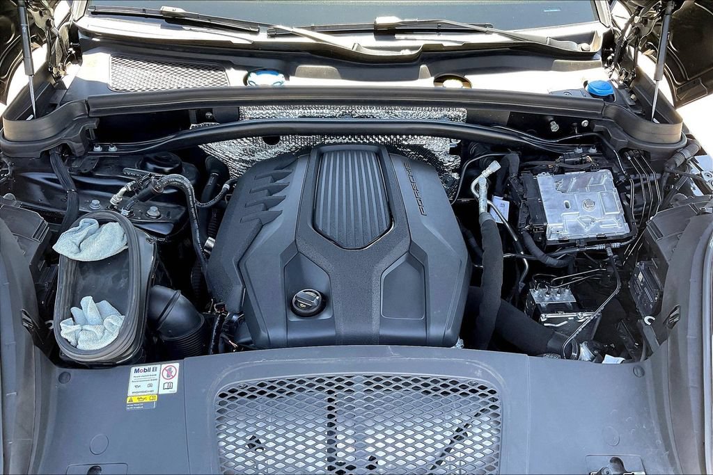 Used 2023 Porsche Macan AWD/4WD image 29