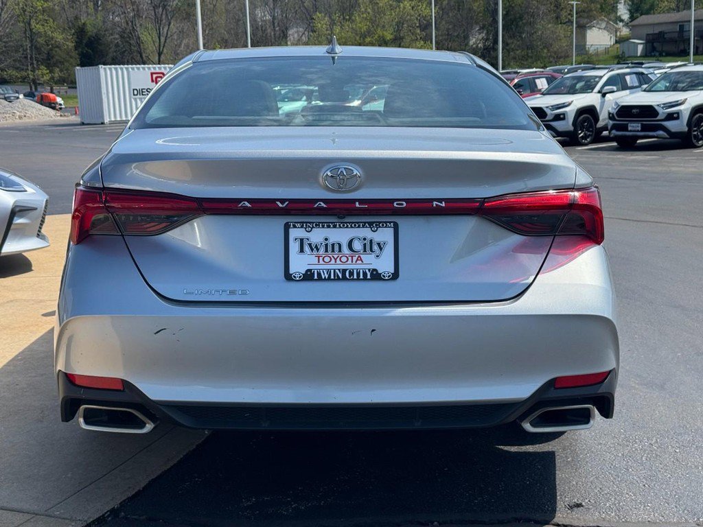 Used 2019 Toyota Avalon Limited w/ Protection Package image 4