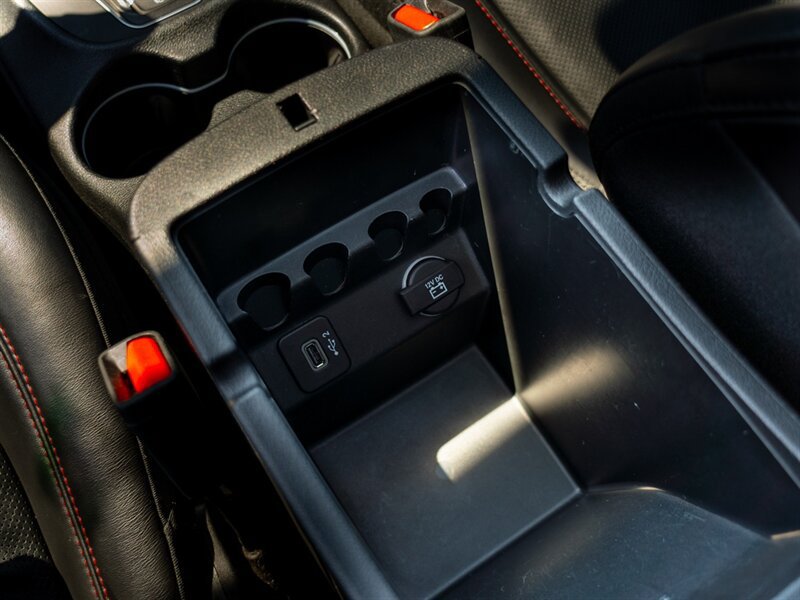 Used 2019 Jeep Cherokee Trailhawk AWD/4WD image 39