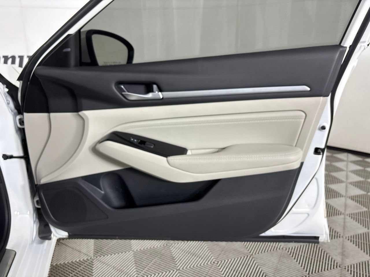Used 2023 Nissan Altima 2.5 SL FWD image 29