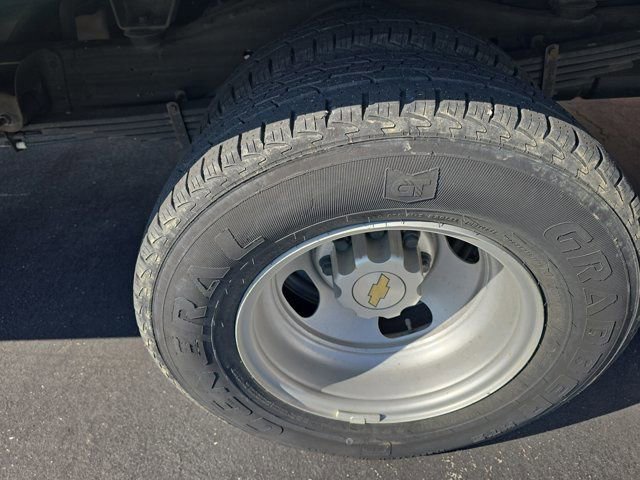 Used 2018 Chevrolet Express 3500 Extended w/ Power Convenience Package RWD image 8