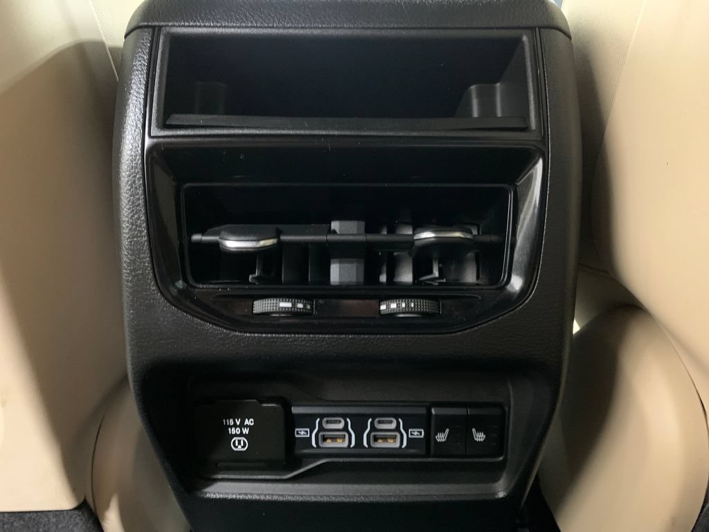 Used 2023 Jeep Grand Cherokee Limited w/ Luxury Tech Group II AWD/4WD image 21