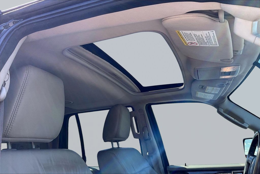 Used 2016 Lincoln Navigator L Select RWD image 31