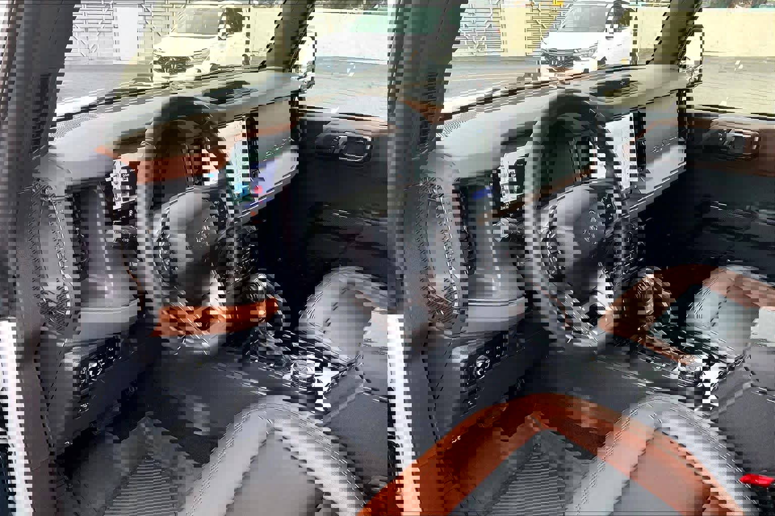 Used 2024 Ford Bronco Outer Banks image 16