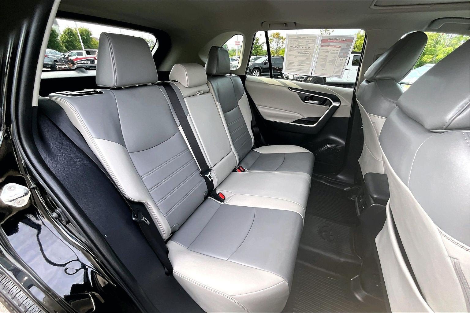 Used 2022 Toyota RAV4 XLE Premium FWD image 26