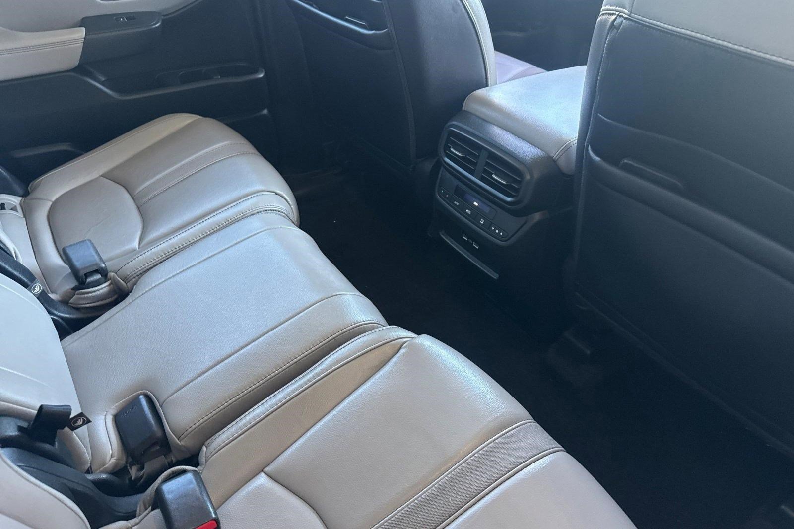 Used 2023 Honda Pilot Touring image 15