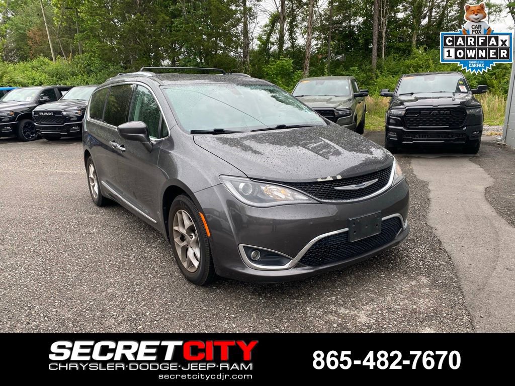 Used 2017 Chrysler Pacifica Touring-L Plus w/ Tire & Wheel Group FWD image 3