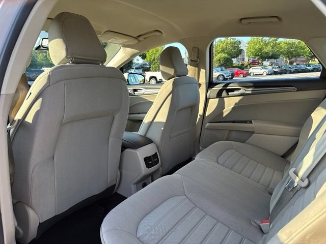 Used 2020 Ford Fusion SE FWD image 25