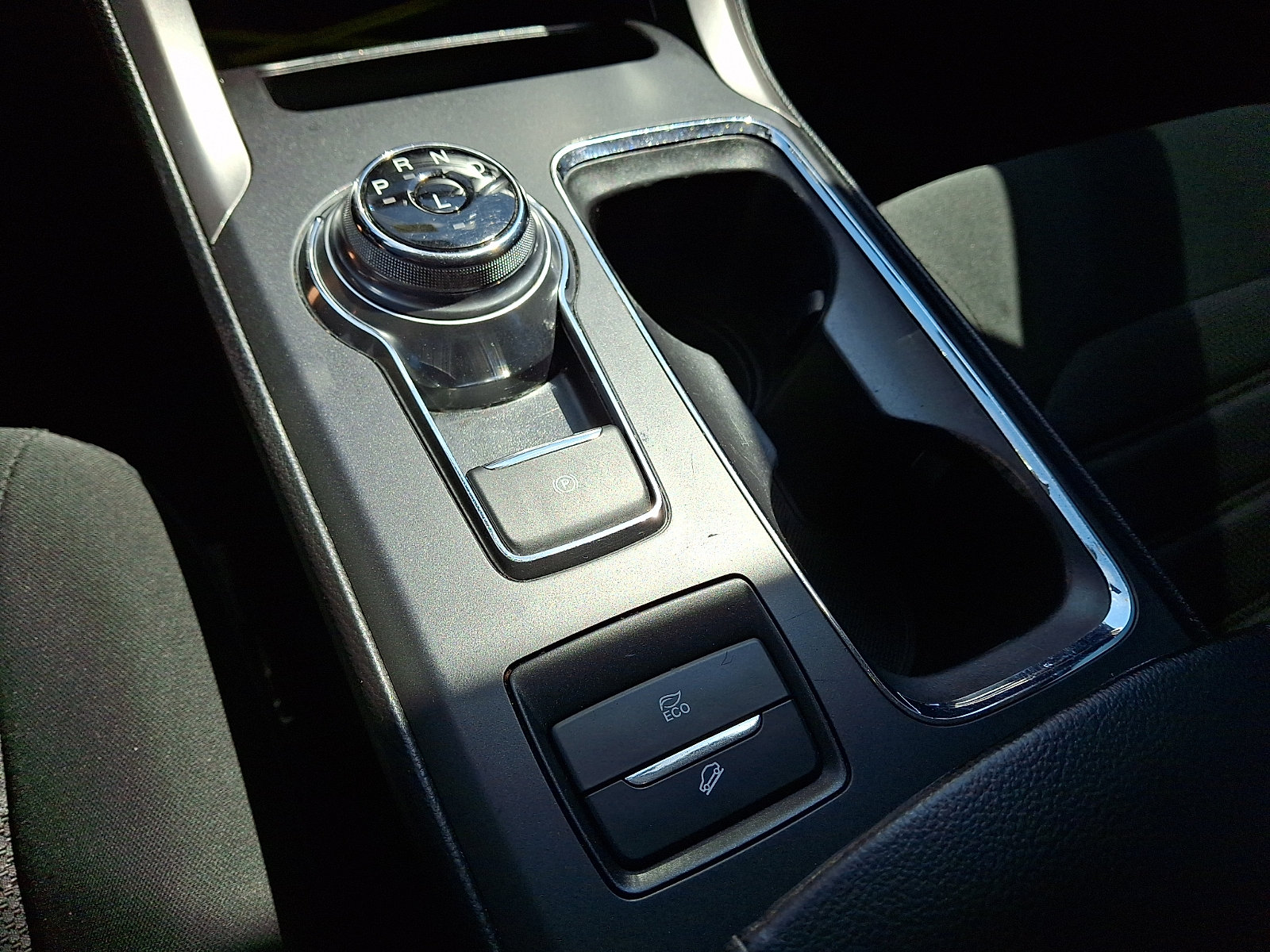 Used 2020 Ford Fusion SE FWD image 17