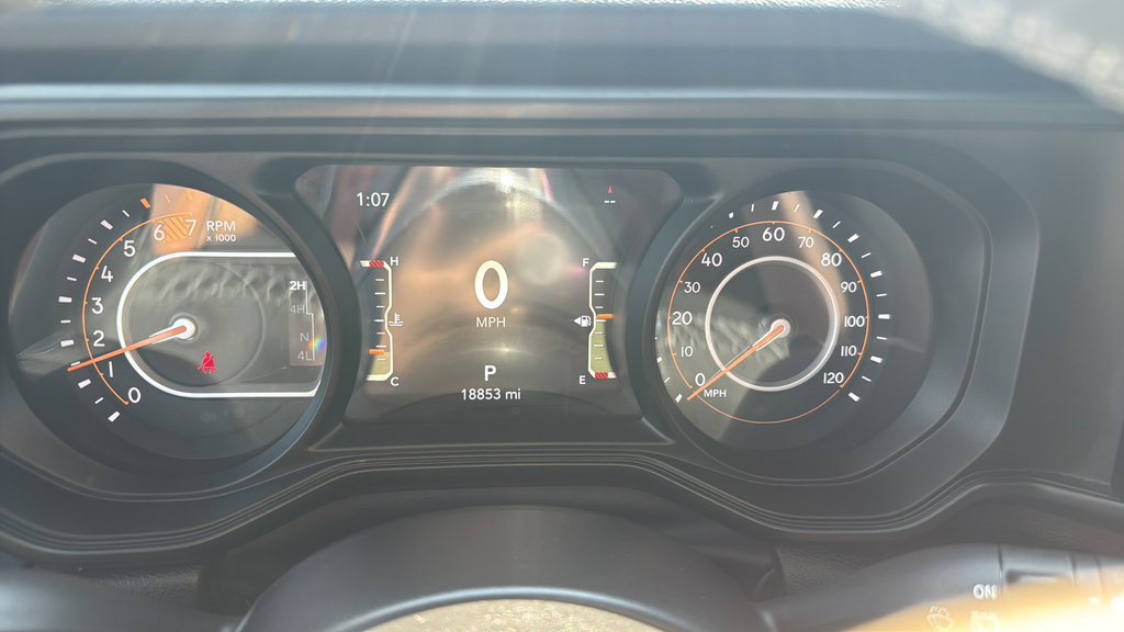 Used 2025 Jeep Wrangler Unlimited Sahara AWD/4WD image 36