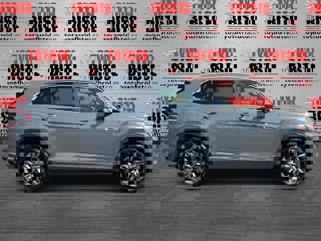 Used 2024 Volkswagen Atlas Cross Sport SEL R-Line image 2