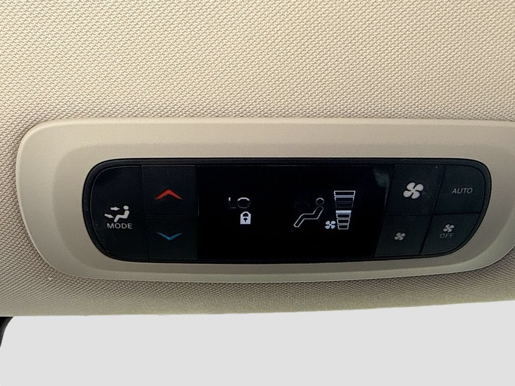 Used 2024 Chrysler Pacifica Touring-L FWD image 24
