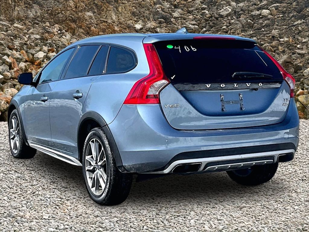 Used 2018 Volvo V60 T5 Cross Country w/ Convenience Package image 11