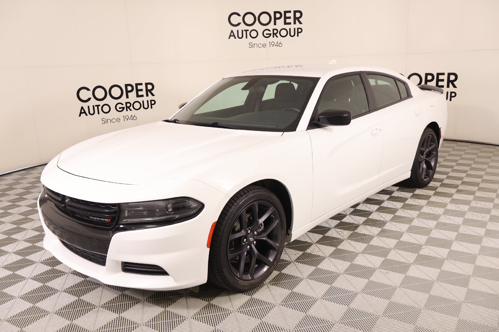 Used 2023 Dodge Charger SXT w/ Blacktop Package RWD image 9
