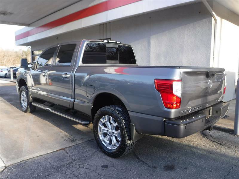 Used 2018 Nissan Titan SV w/ SV Convenience Package image 13