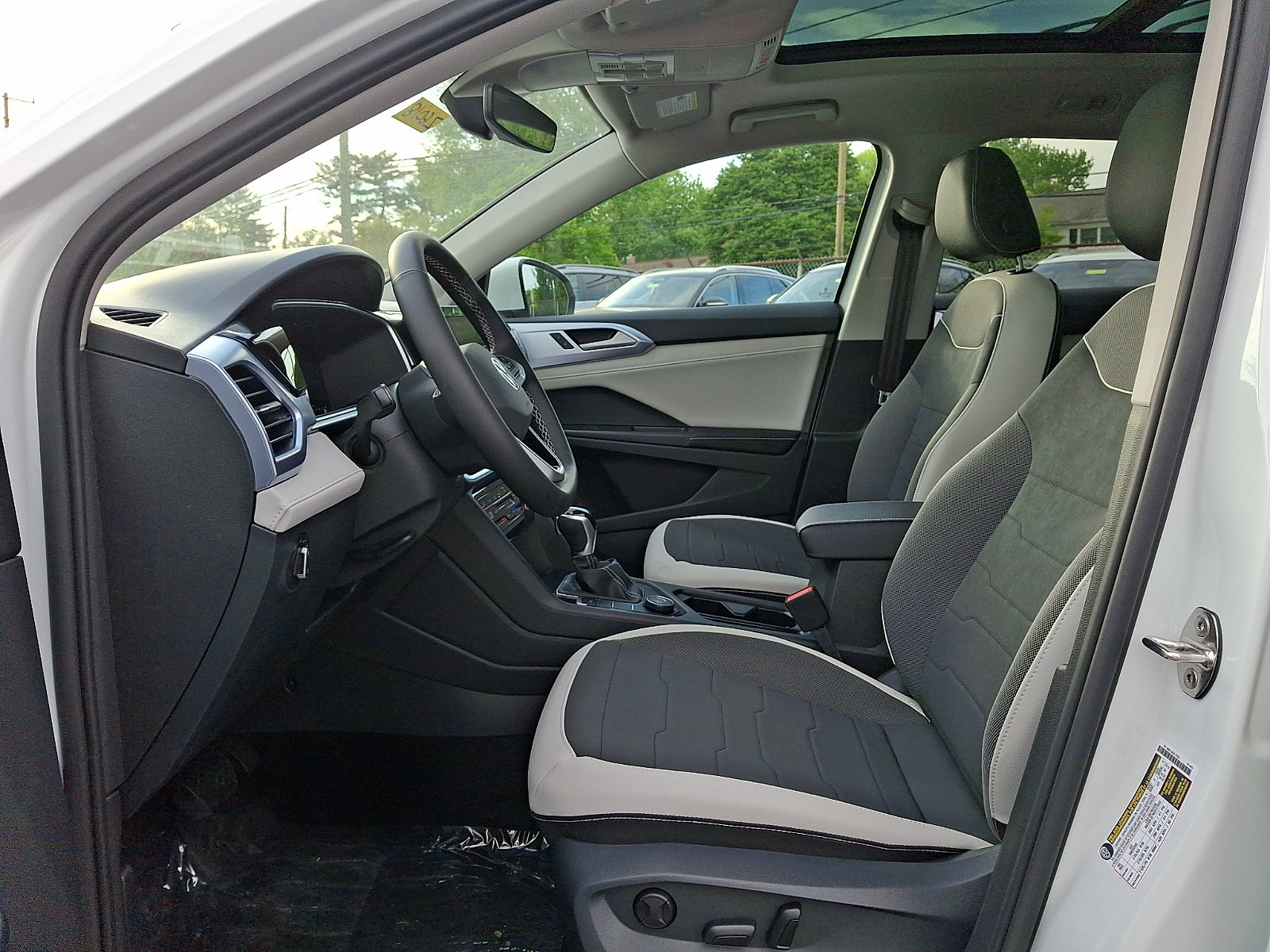 New 2026 Volkswagen Taos SE AWD/4WD image 9