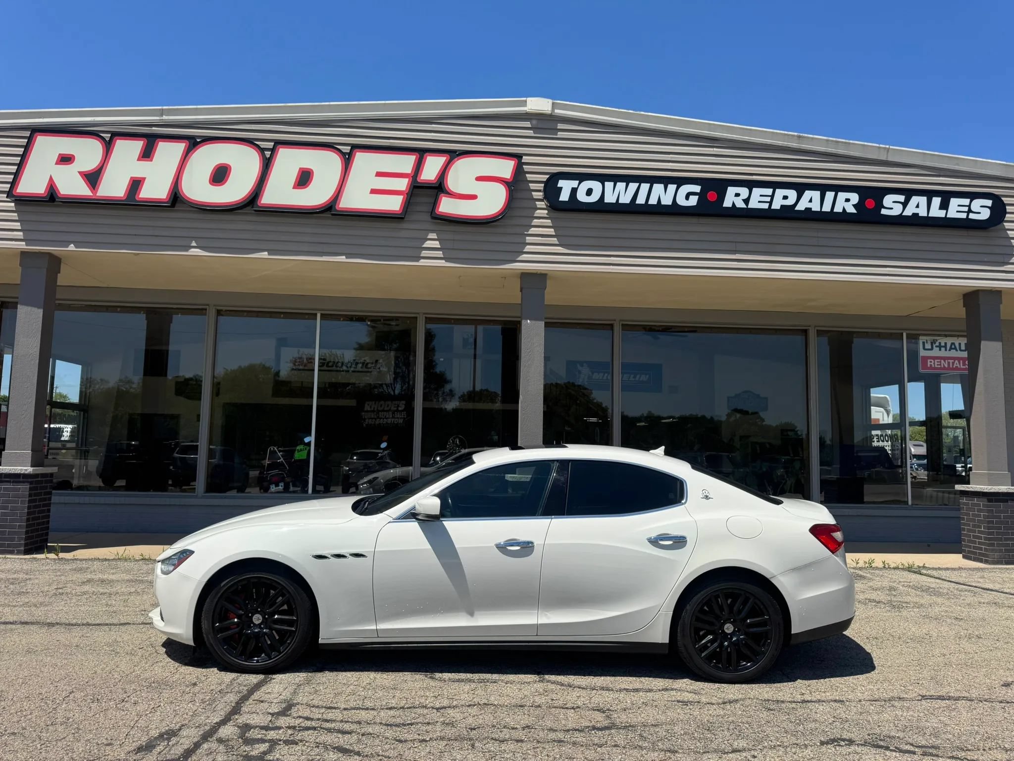 Used 2015 Maserati Ghibli RWD image 2