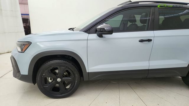 Used 2025 Volkswagen Taos SE AWD/4WD image 9