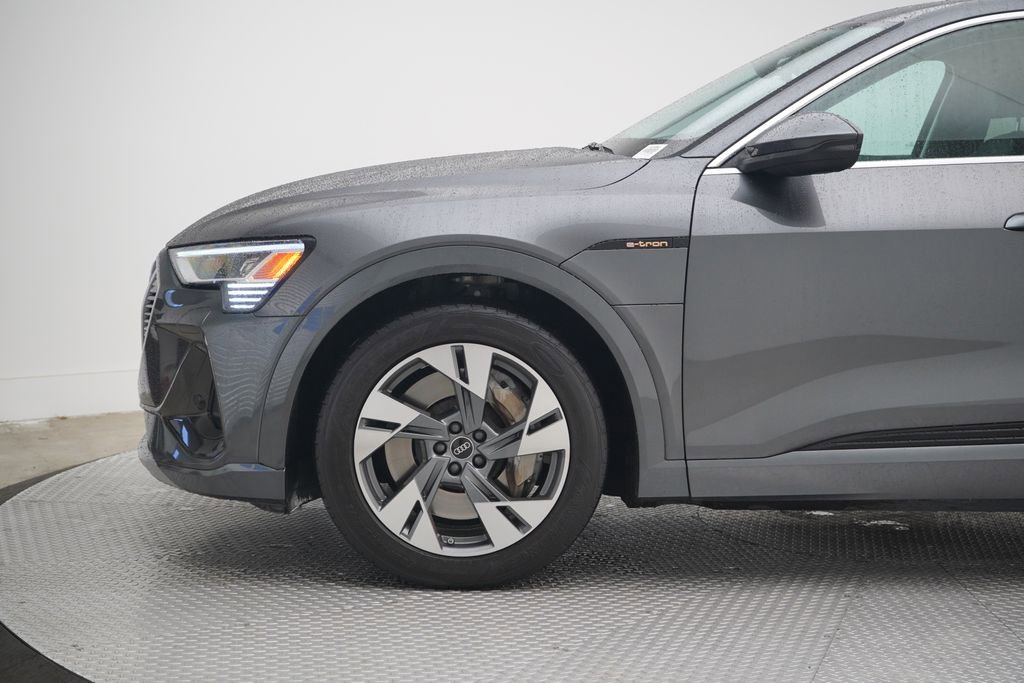 Used 2022 Audi e-tron Premium image 2