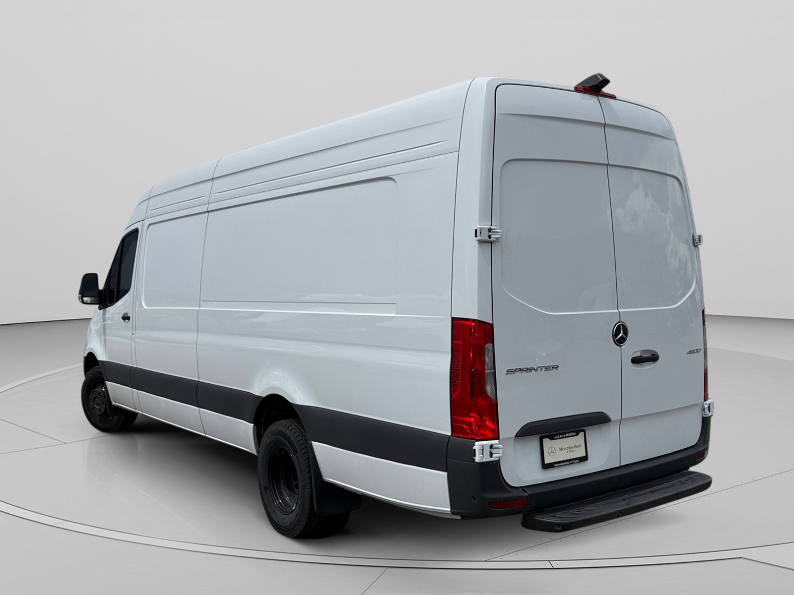 Used 2024 Mercedes-Benz Sprinter 4500 image 3