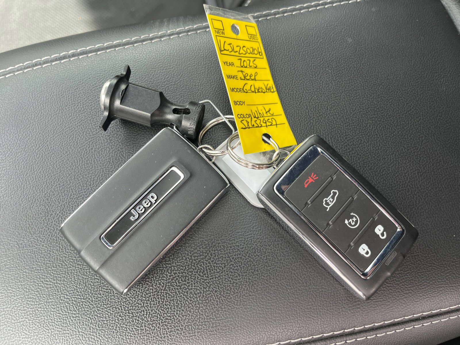 Used 2025 Jeep Grand Cherokee L Laredo image 31