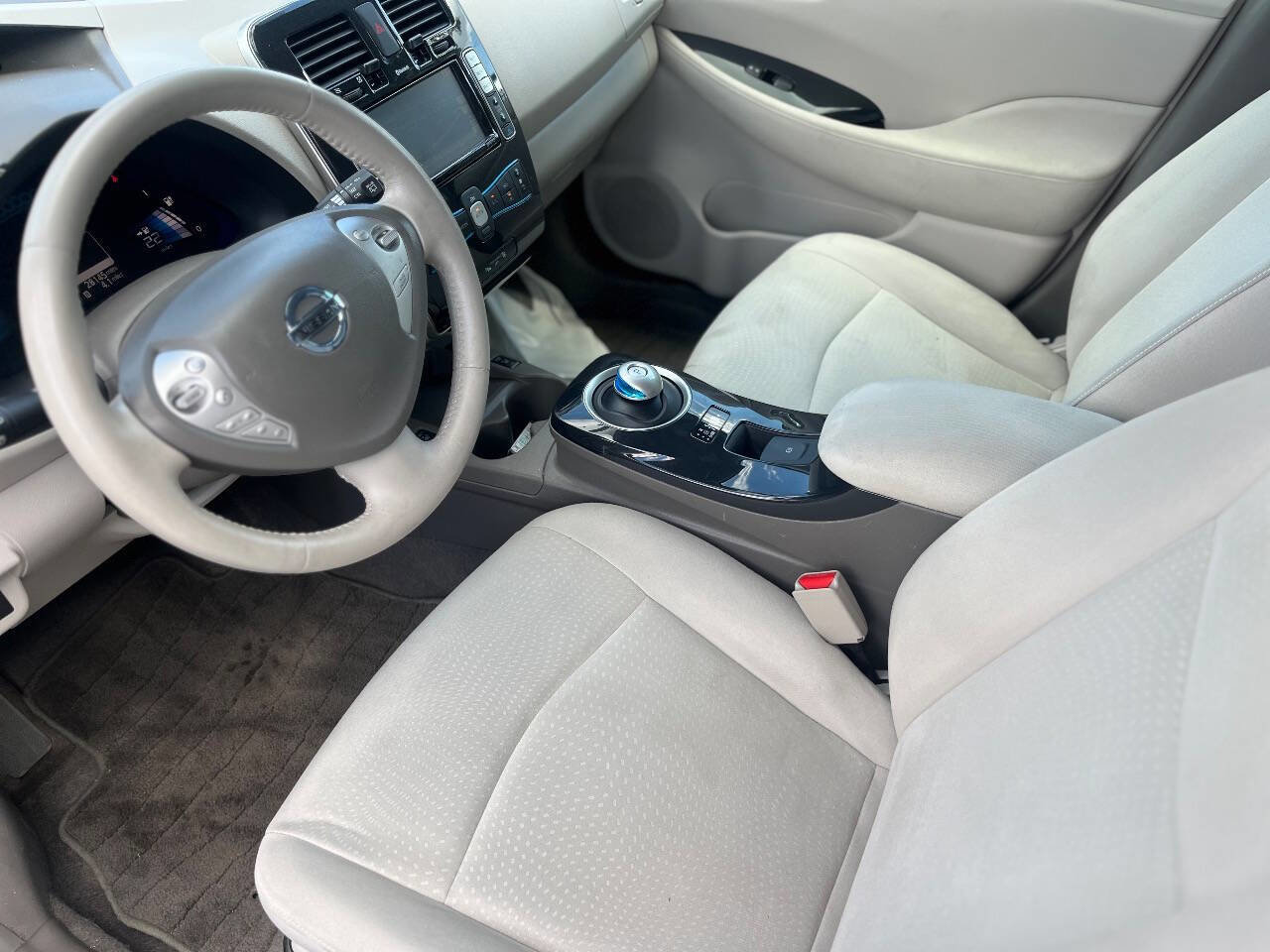 Used 2012 Nissan Leaf SV image 12