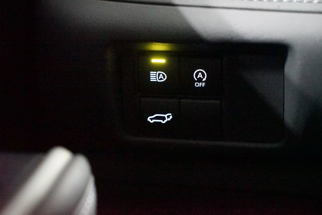 Used 2023 Toyota Highlander LE image 24