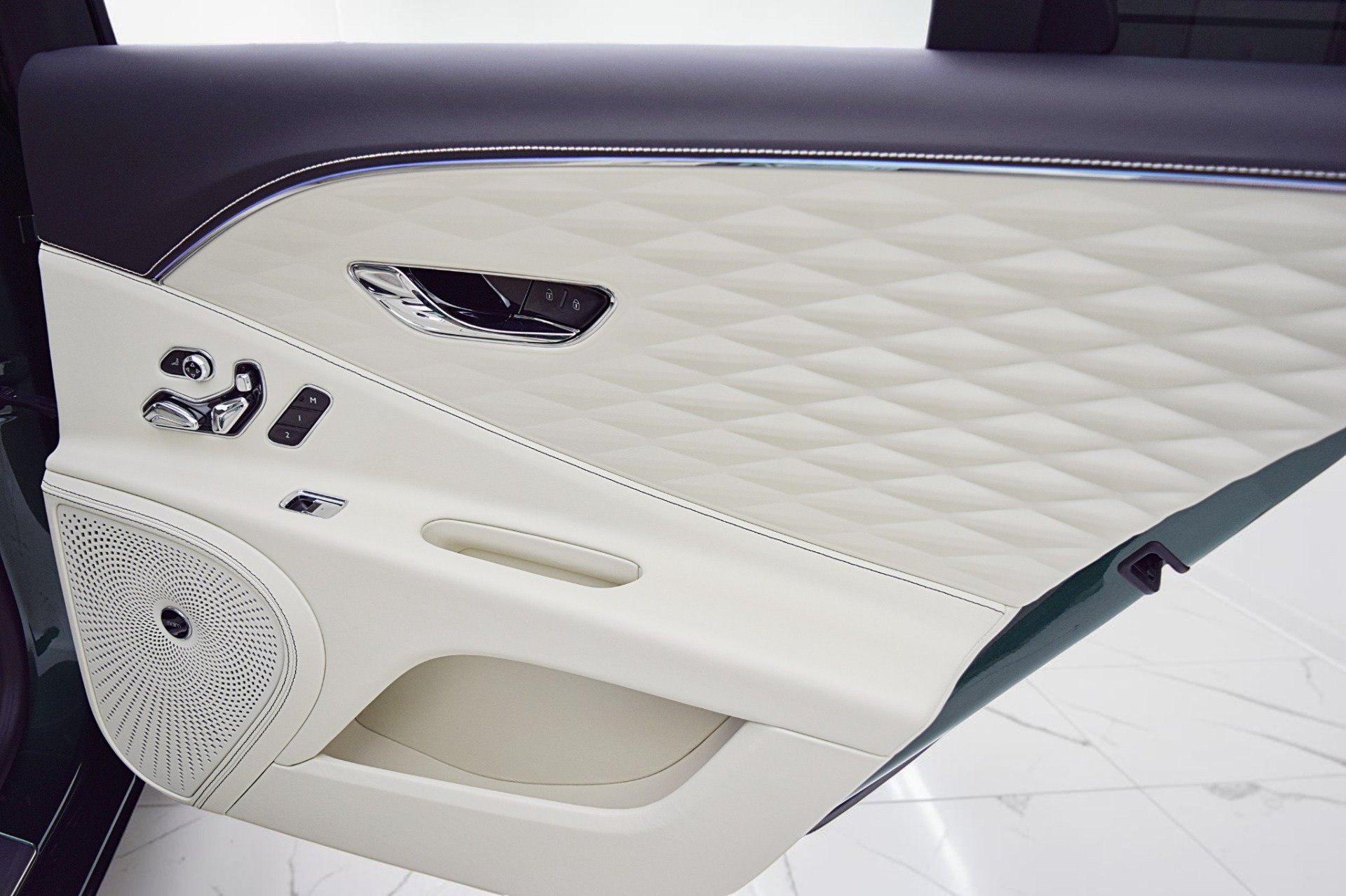 Certified 2022 Bentley Flying Spur V8 AWD/4WD image 31