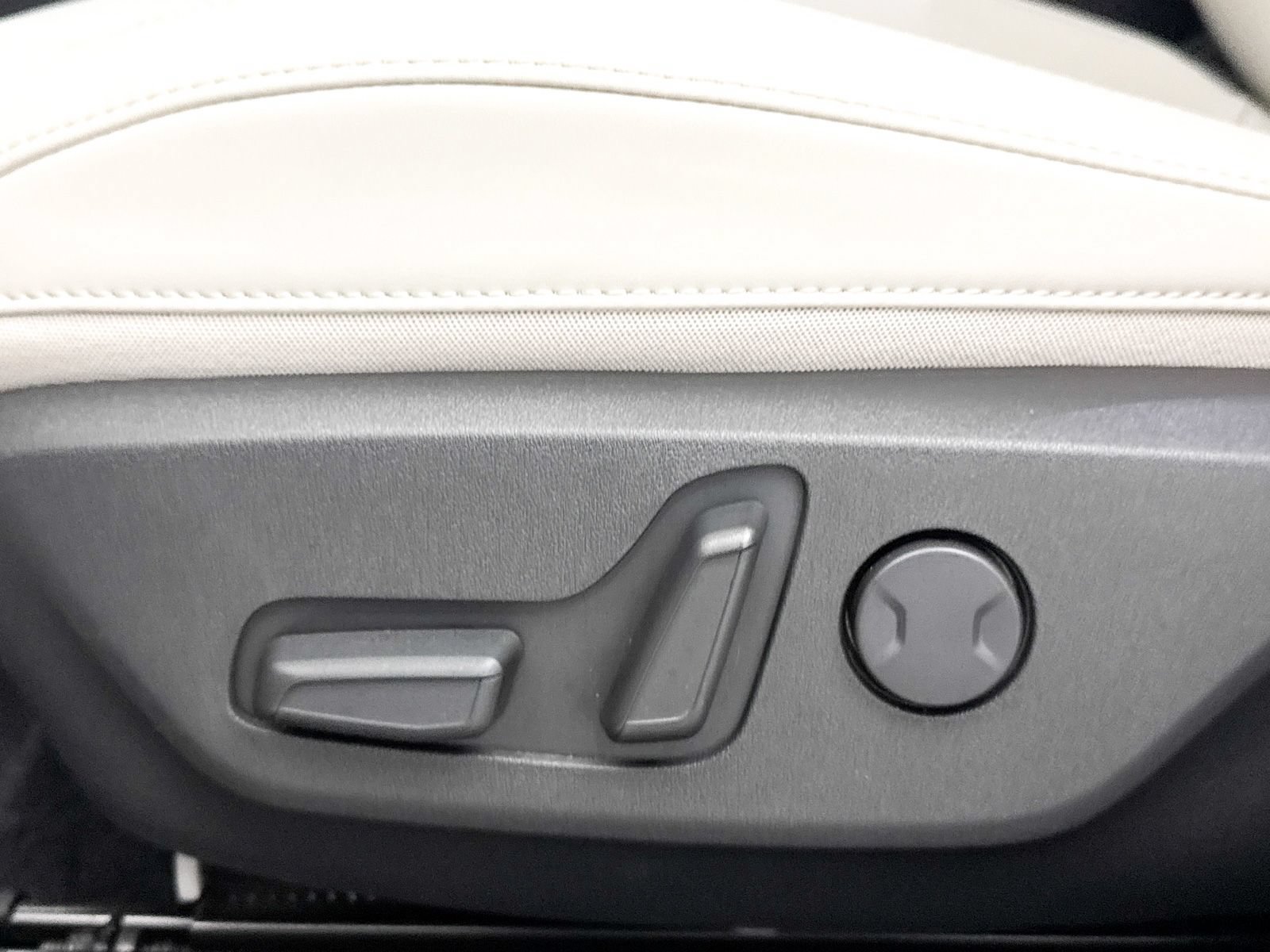Certified 2025 Kia Niro EX Touring FWD image 28