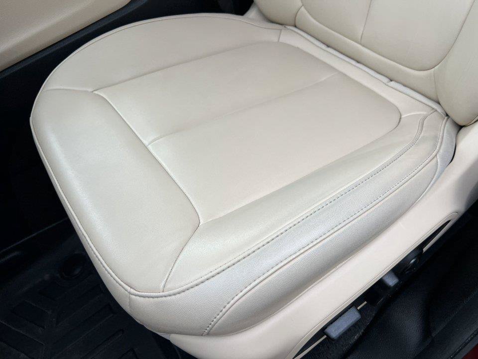 Used 2023 Jeep Grand Cherokee L Limited AWD/4WD image 12