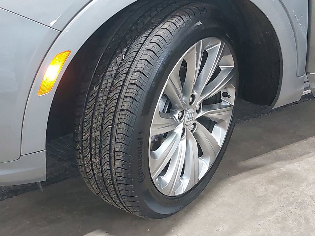 Used 2025 Buick Envista Avenir FWD image 32