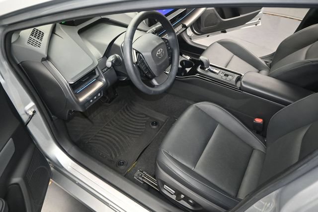 Used 2023 Toyota Prius XLE FWD image 4