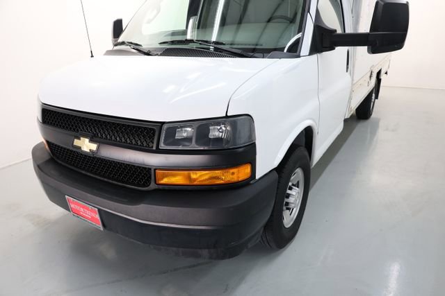 Used 2022 Chevrolet Express 3500 w/ Driver Convenience Package RWD image 31