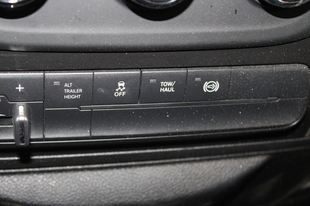 Used 2018 RAM 3500 Tradesman w/ Chrome Appearance Group RWD image 29