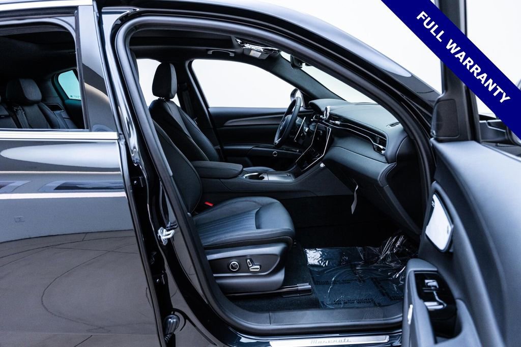 Used 2024 Maserati Grecale GT image 30