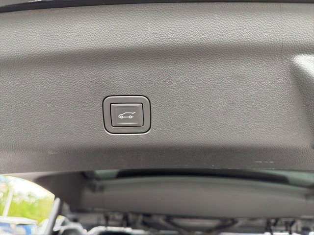 Used 2025 Chevrolet Suburban High Country AWD/4WD image 14