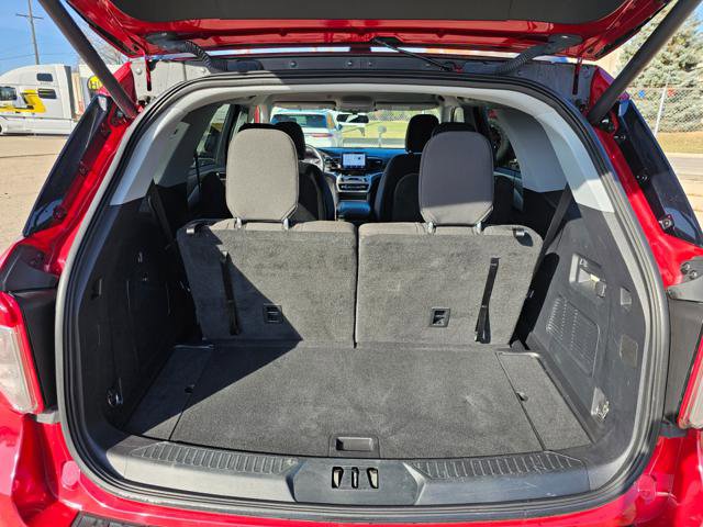 Used 2022 Ford Explorer XLT image 11