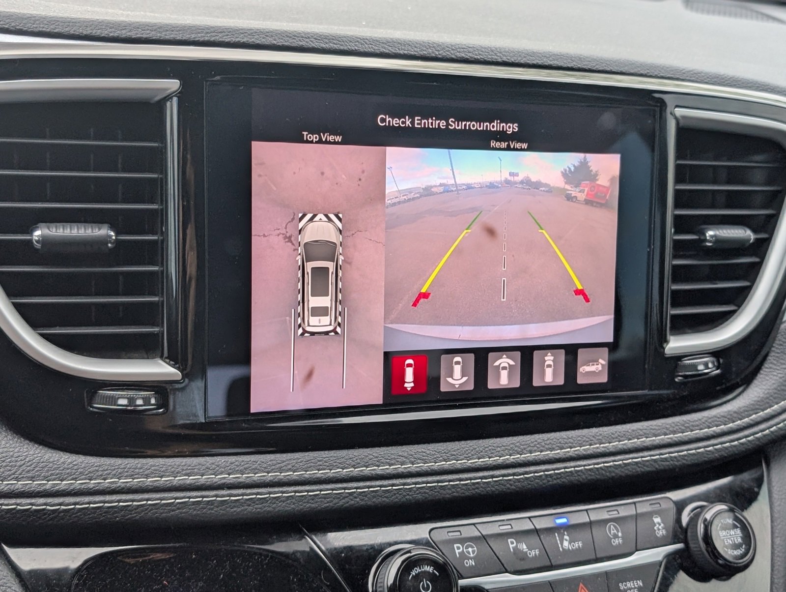 Used 2021 Chrysler Pacifica Touring-L w/ Uconnect Theater Family Group image 11