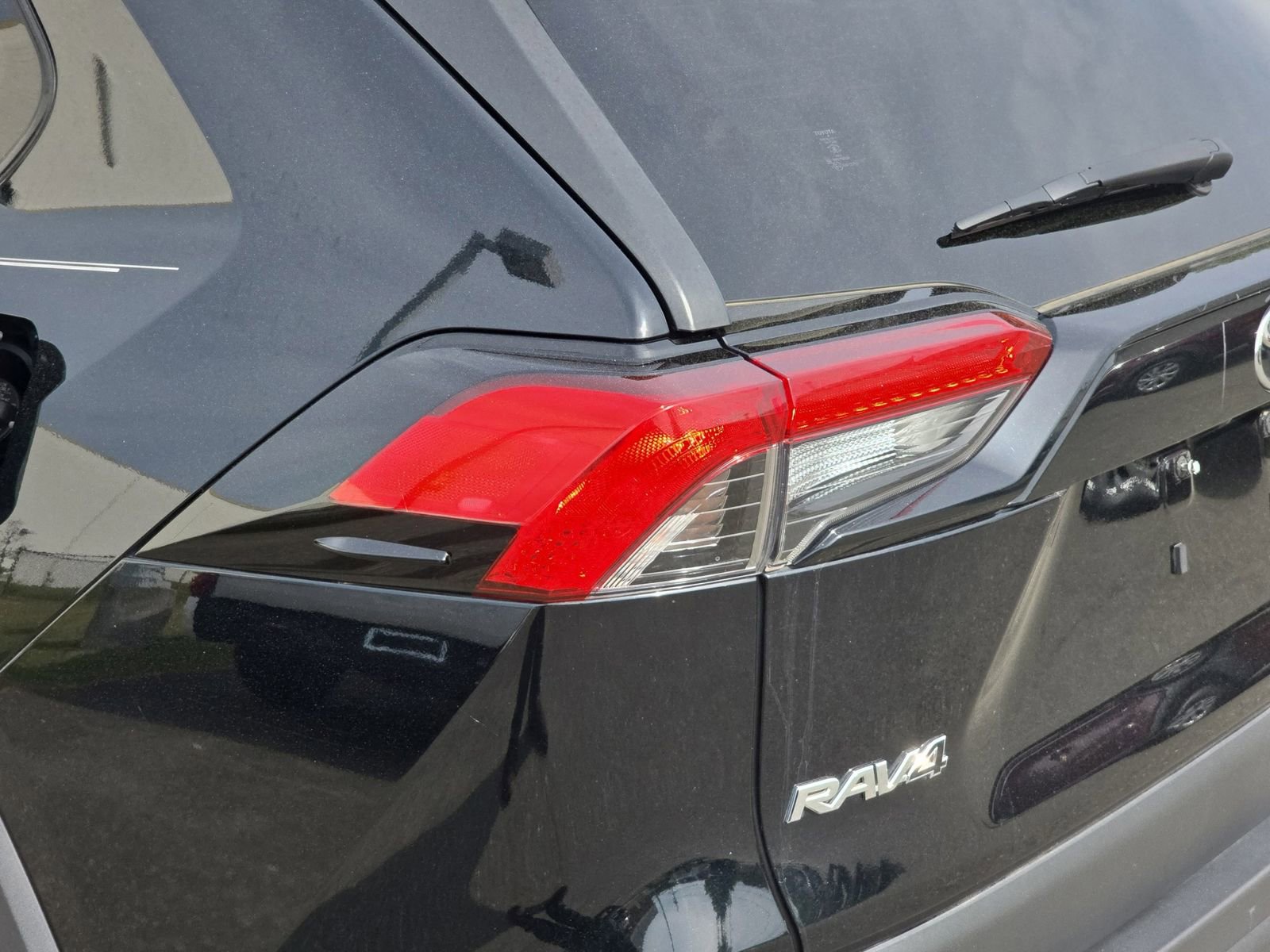 Used 2019 Toyota RAV4 XLE FWD image 40