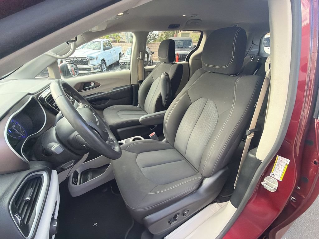 Used 2023 Chrysler Voyager LX FWD image 12