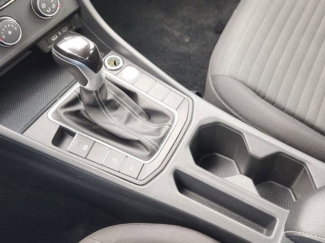 Used 2024 Volkswagen Jetta SE image 18