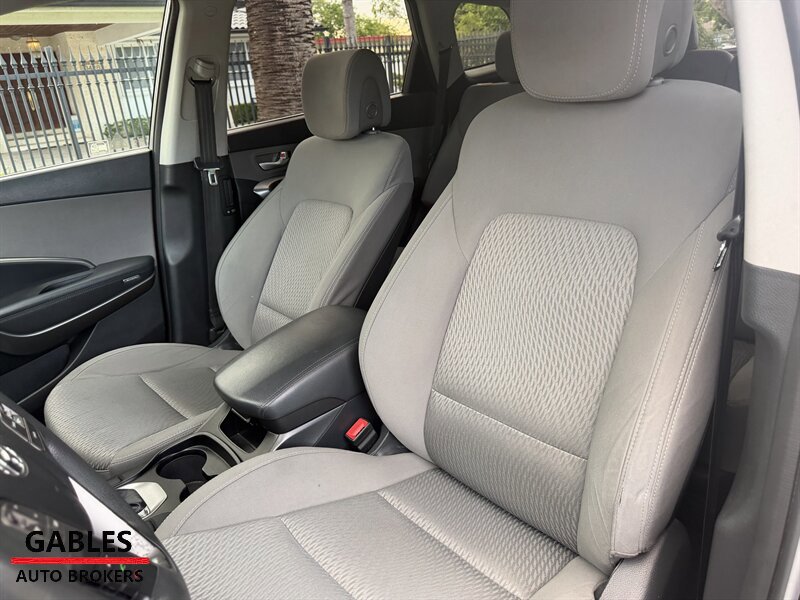 Used 2018 Hyundai Santa Fe SE w/ Cargo Package AWD/4WD image 21